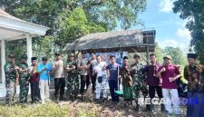 Caption: jajaran TNI-Polri saat gelar karya bhakti di Desa Gunung Rancak, (dok. regamedianews). 