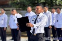 Caption: seluruh pegawai Lapas Narkotika Pamekasan, saat menggelar upacara peringatan Hari Kesaktian Pancasila, (foto istimewa). 