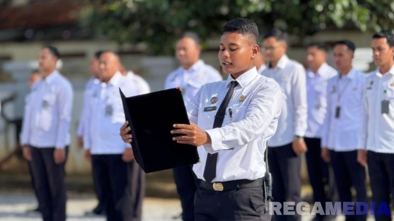 Caption: seluruh pegawai Lapas Narkotika Pamekasan, saat menggelar upacara peringatan Hari Kesaktian Pancasila, (foto istimewa). 