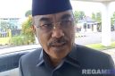 Caption: Wakil Ketua DPRD Bangkalan, H. Fatkhurrahman, saat diwawancara awak media, (dok. regamedianews). 