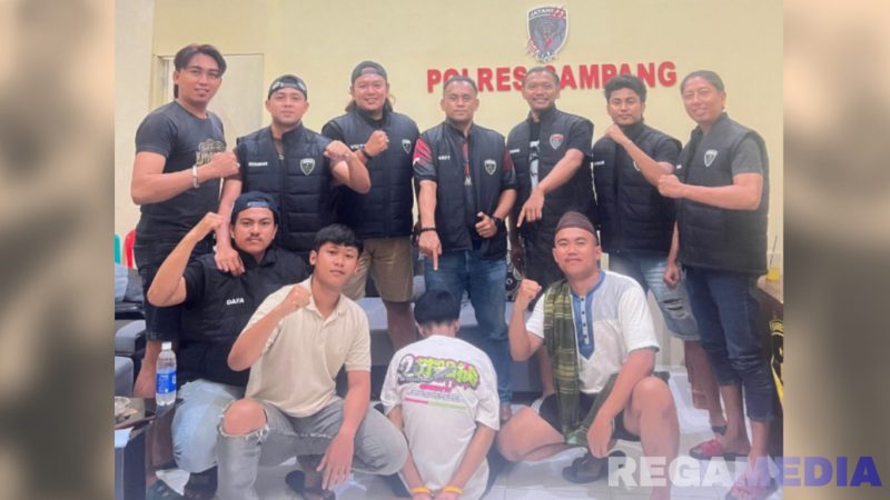 Caption: Tim Jatanras Satreskrim Polres Sampang, amankan DPO pelaku persetubuhan dan pencabulan, (sumber foto: Humas Polres Sampang). 