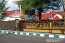 Caption: Mako Kepolisian Resor Sampang, Jl. Jamaludin No.2 Sampang, (dok. regamedianews). 