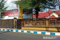 Caption: Mako Kepolisian Resor Sampang, Jl. Jamaluddin No.2 Sampang, (dok. regamedianews). 