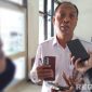 Caption: Kepala Dinas Kesehatan Pamekasan, Saifuddin, saat diwawancara awak media, (dok. regamedianews). 