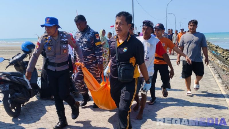 Caption: sejumlah petugas dan warga saat mengevakuasi mayat yang ditemukan di bibir pantai Desa Brenta Pamekasan, (dok. regamedianews). 