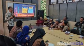 Caption: Inspektorat Kabupaten Bangkalan saat peluncuran dan pemaparan, tentang aplikasi KLIK AKU, (dok. foto istimewa). 