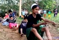 Caption: semangat peserta lomba tarik tambang yang digelar Pemerintah Desa Rabasan, (dok. regamedianews). 