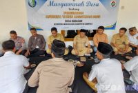 Caption: berlangsungnya musdes tentang perubahan APBDes tahun anggaran 2025 di Desa Rabasan, (dok. regamedianews). 