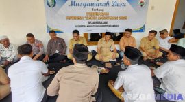 Caption: berlangsungnya musdes tentang perubahan APBDes tahun anggaran 2025 di Desa Rabasan, (dok. regamedianews). 