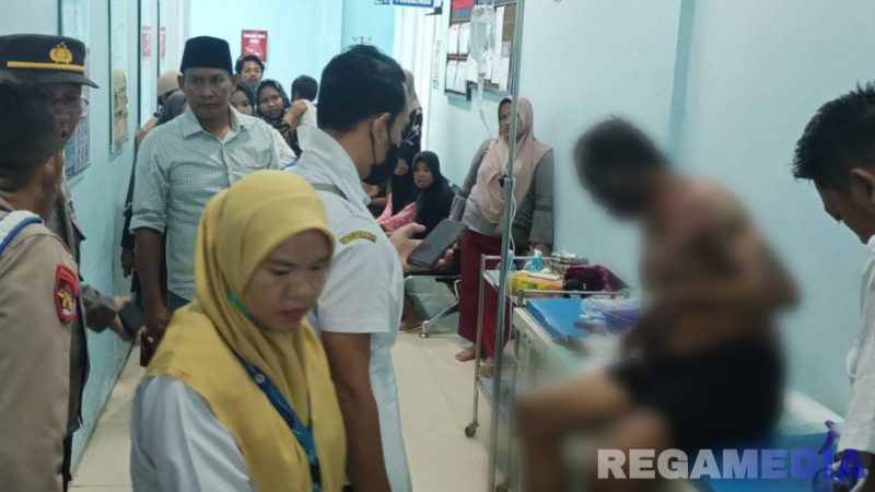 Caption: sebelum dirujuk ke RSUD Sampang, korban begal sempat dibawa ke Puskesmas Jrengik, (dok. foto viral). 