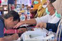 Caption: petugas kesehatan saat mendata warga binaan Lapas Narkotika sebelum di skrining TBC, (foto istimewa). 
