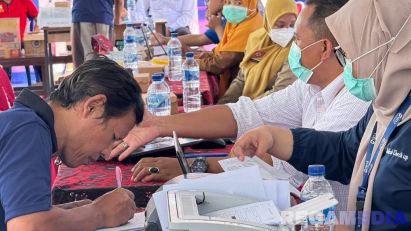 Caption: petugas kesehatan saat mendata warga binaan Lapas Narkotika sebelum di skrining TBC, (foto istimewa). 
