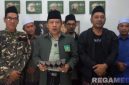 Caption: Ketua Tanfidziyah KH Itqon Bushiri bersama sejumlah pengurus PCNU Sampang, mengutuk keras program Xpose Uncensored yang ditayangkan Trans7, (foto istimewa). 
