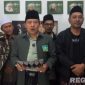 Caption: Ketua Tanfidziyah KH Itqon Bushiri bersama sejumlah pengurus PCNU Sampang, mengutuk keras program Xpose Uncensored yang ditayangkan Trans7, (foto istimewa). 