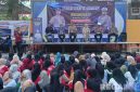 Caption: anggota Satlantas Polres Sampang, saat mensosialisasikan peraturan tertib berlalu lintas kepada mahasiswa Stikes Sukma Wijaya, (dok. regamedianews). 