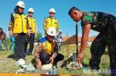 Caption: Wabup Sampang KH Ahmad Mahfud, letakkan batu pertama tanda dimulainya pembangunan fisik gerai Kopdes Merah Putih, (dok. regamedianews). 