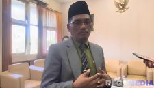 Caption: Suhairi, tim kuasa hukum bupati waktu pilkada, hendak makzulkan Bupati Pamekasan oleh beberapa persoalan, (dok. regamedianews). 