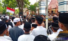 Santri Demo DPRD Sampang, Tuntut Cabut Izin Trans7
