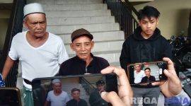 Caption: sejumlah saksi peristiwa pembacokan petugas SPBU Camplong, saat diwawancara awak media di Mako Polres Sampang, (dok. regamedianews). 