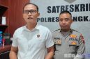 Caption: Kasat Reskrim AKP Hafid Dian Maulidi, didampingi Kasi Humas Polres Bangkalan Ipda Agung Intama, (dok. regamedianews). 