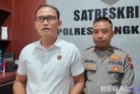 Caption: Kasat Reskrim AKP Hafid Dian Maulidi, didampingi Kasi Humas Polres Bangkalan Ipda Agung Intama, (dok. regamedianews). 