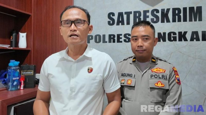 Caption: Kasat Reskrim AKP Hafid Dian Maulidi, didampingi Kasi Humas Polres Bangkalan Ipda Agung Intama, (dok. regamedianews). 