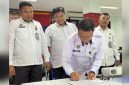 Caption: Kepala Lapas Narkotika Pamekasan (Kusnan), tanda tangani komitmen bersama berantas Halinar, (dok. foto istimewa). 