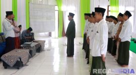Caption: prosesi pelantikan pengurus HMPS KPI STIDKI Al-Hamidy Banyuanyar Pamekasan periode 2025-2026, (dok. regamedianews). 