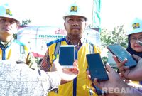 Caption: Wabup Sampang KH Ahmad Mahfud, didampingi Kajari dan Dandim Sampang saat diwawancara awak media, (dok. regamedianews). 