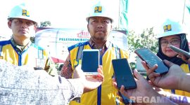 Caption: Wabup Sampang KH Ahmad Mahfud, didampingi Kajari dan Dandim Sampang saat diwawancara awak media, (dok. regamedianews). 