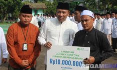 Guru Ngaji di Sampang Terima Santunan BPJS Ketenagkerjaan