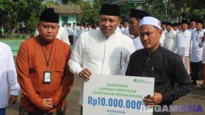Guru Ngaji di Sampang Terima Santunan BPJS Ketenagkerjaan