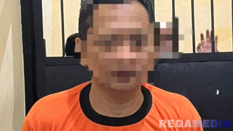 Caption: MZ tersangka kasus penipuan, tampak memakai baju tahanan Polres Pamekasan, (dok. regamedianews). 