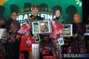Caption: Moh Faris dan Safira Damar, finalis pasangan Kacong-Cebbhing Bangkalan tahun 2025, (dok. regamedianews). 