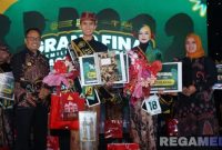 Caption: Moh Faris dan Safira Damar, finalis pasangan Kacong-Cebbhing Bangkalan tahun 2025, (dok. regamedianews). 