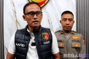 Caption: Kasat Reskrim AKP Hafid Dian Maulidi, didampingi Kasi Humas Polres Bangkalan Ipda Agung Intama, (dok. regamedianews). 