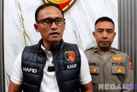Caption: Kasat Reskrim AKP Hafid Dian Maulidi, didampingi Kasi Humas Polres Bangkalan Ipda Agung Intama, (dok. regamedianews). 