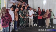 Caption: Dandim 0826 Pamekasan pose bersama dengan sejumlah insan pers, disela acara coffe morning, (dok. regamedianews). 