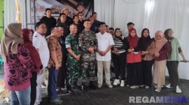 Caption: Dandim 0826 Pamekasan pose bersama dengan sejumlah insan pers, disela acara coffe morning, (dok. regamedianews). 