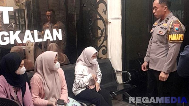 Caption: mantan pacar MFA mahasiswa UTM viral nyamar pakai hijab, memberikan keterangan kepada anggota Polres Bangkalan, (dok. regamedianews).