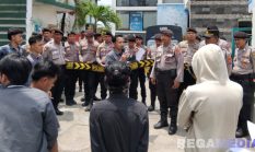 Mahasiswa Pantura Geruduk Disdikbud Pamekasan