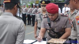 Caption: Iptu Nur Fajri Alim, tanda tangani serah terima jabatan sebagai Kasat Reskrim Polres Sampang, (dok. foto istimewa). 