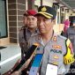 Caption: Kapolres Sampang AKBP Hartono didampingi Kasat Reskrim dan Kasi Propam, saat diwawancara para awak media, (dok. regamedinews). 