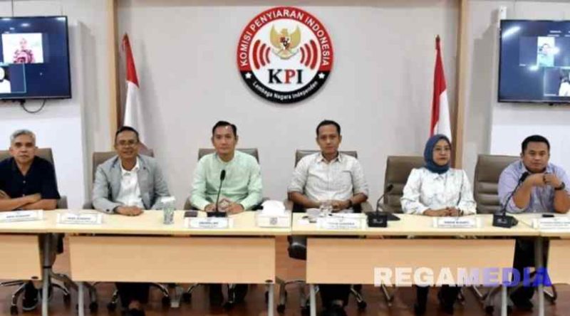 Caption: Komisi Penyiaran Indonesia (KPI), saat memberikan keterangan pers, (dok. foto istimewa). 