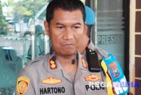 Caption : Kapolres Sampang AKBP Hartono saat memberikan keterangan kepada wartawan (dok.regamedia)