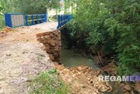 Caption: lokasi longsor di Dusun Arnih Barat, Desa Gunung Rancak, (dok. regamedianews). 