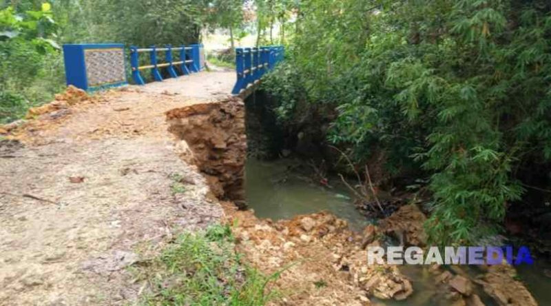 Caption: lokasi longsor di Dusun Arnih Barat, Desa Gunung Rancak, (dok. regamedianews).