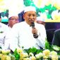 Caption: Bupati Sampang H. Slamet Junaidi, sampaikan sambutan malam puncak peringatan Hari Santri Nasional di Alun-Alun Trunojoyo, (dok. regamedianews). 