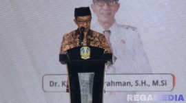Caption: Bupati Pamekasan KH Kholilurrahman, sampaikan sambutan dalam acara Madura Batik Festival, (dok. regamedianews). 