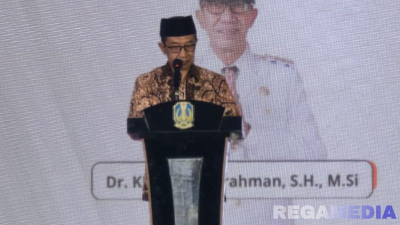 Caption: Bupati Pamekasan KH Kholilurrahman, sampaikan sambutan dalam acara Madura Batik Festival, (dok. regamedianews). 